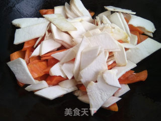 杏鲍菇炒胡萝卜的做法步骤：5