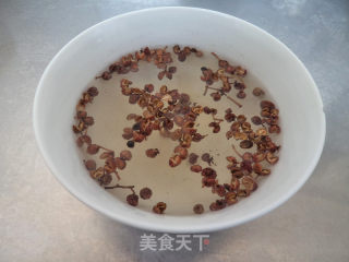 翅根烧土豆的做法步骤：1