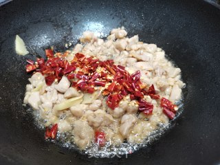 辣子鸡丁的做法步骤：6