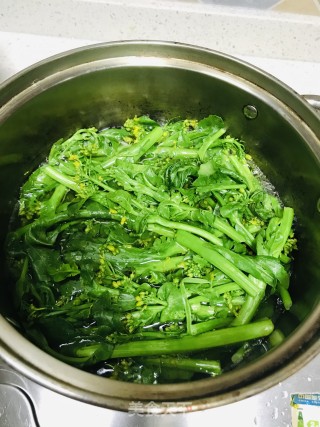 芝麻拌菜心的做法步骤：3