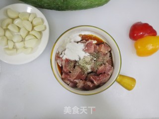 黑椒蒜子牛肉粒❤️香辣鲜香❗️年夜菜宴客菜的做法步骤：2