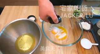 北海道蛋糕杯，超松软蛋糕，香滑可口香草馅，一口爆浆，超好吃！的做法步骤：3