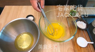 北海道蛋糕杯，超松软蛋糕，香滑可口香草馅，一口爆浆，超好吃！的做法步骤：5