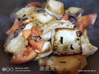 香肠烧中豆腐的做法步骤：3