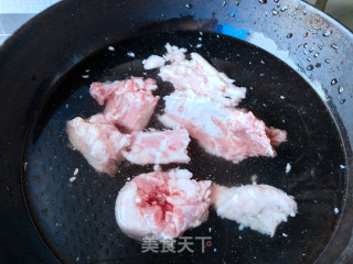 羊蝎子炖白菜的做法步骤：2
