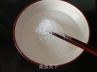 粉丝拌菠菜的做法步骤：1