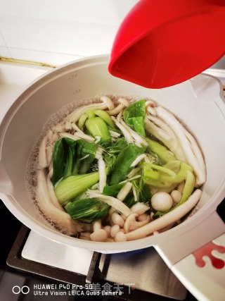 改良版的麻辣香锅，给减肥人准备的超好吃的缤纷蔬菜煲的做法步骤：1