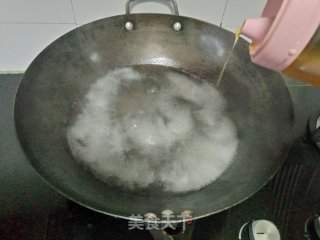 菠菜炒鸡蛋的做法步骤：2