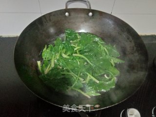菠菜炒鸡蛋的做法步骤：3