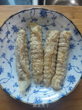 炸五香肉卷的做法步骤：1
