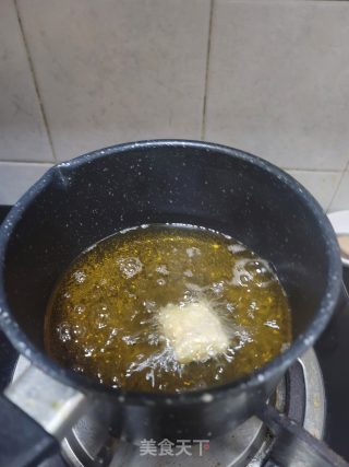 炸五香肉卷的做法步骤：3