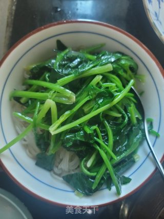 老干妈拌菠菜粉条的做法步骤：4