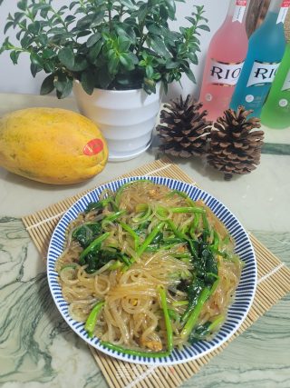 老干妈拌菠菜粉条的做法步骤：5