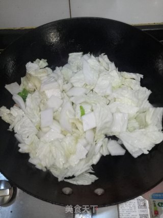 白菜豆腐炖肉丸的做法步骤：3