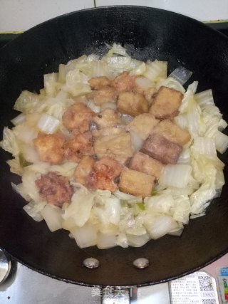白菜豆腐炖肉丸的做法步骤：5