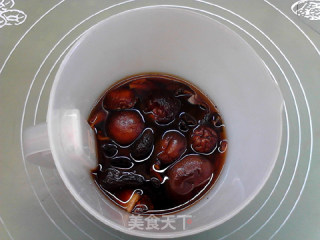 酱香三菇素馅黑米饼的做法步骤：2