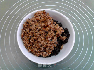 酱香三菇素馅黑米饼的做法步骤：3