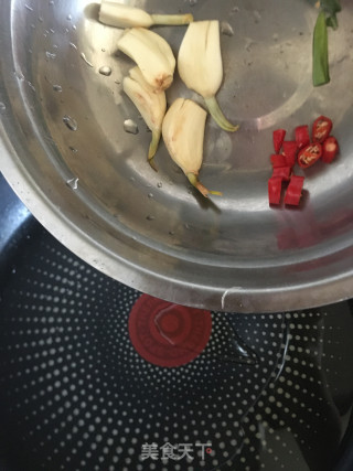 辣椒炒黑豆芽的做法步骤：3