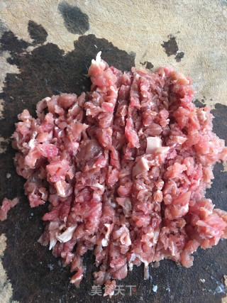 牛肉末炒黑木耳的做法步骤：1