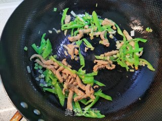青椒肉丝炒面的做法步骤：5