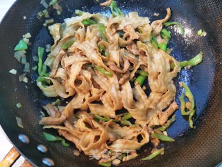 青椒肉丝炒面的做法步骤：7