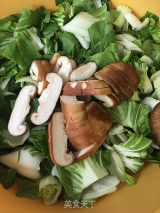 青菜香菇油面筋的做法步骤：1