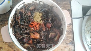 好吃的梅干菜炒扣肉！的做法步骤：3