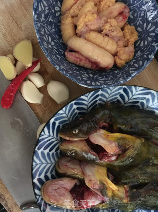炖黄骨鱼的做法步骤：1