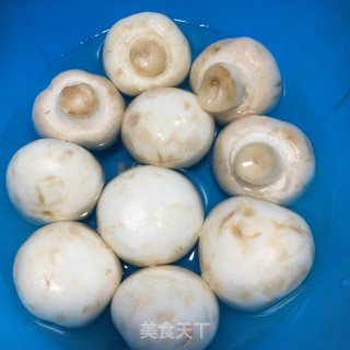 蘑菇豆腐汤的做法步骤：2