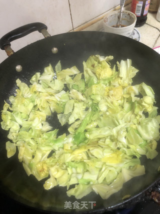 鸡蛋炒粉丝包菜的做法步骤：4