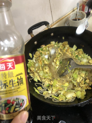鸡蛋炒粉丝包菜的做法步骤：9