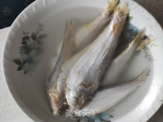 香煎刺鱼的做法步骤：1