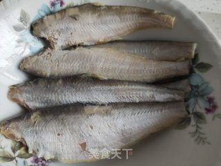 香煎刺鱼的做法步骤：2