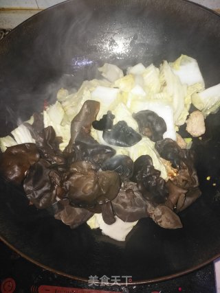 木耳烧白菜的做法步骤：7