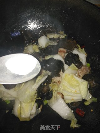 木耳烧白菜的做法步骤：8