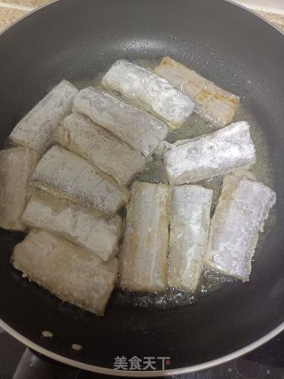 香酥带鱼的做法步骤：3