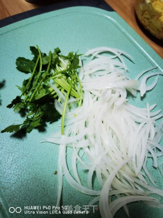 炝拌干豆腐丝的做法步骤：1
