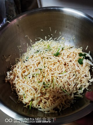 炝拌干豆腐丝的做法步骤：6