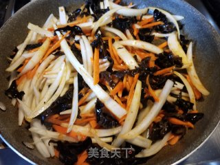 鱼香肉丝的做法步骤：11