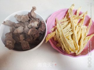 牛腩腐竹汤的做法步骤：2