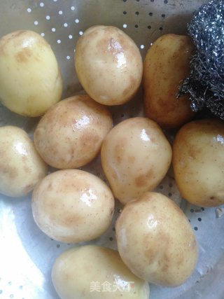 白水煮土豆的做法步骤：1