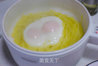 土豆丝鸟巢蛋的做法步骤：6