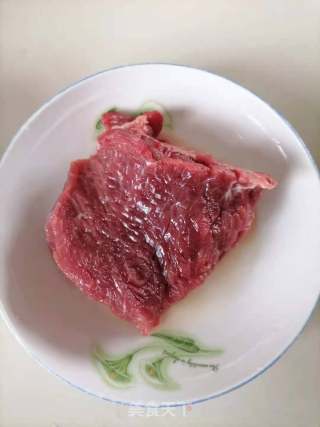洋葱炒牛肉的做法步骤：1