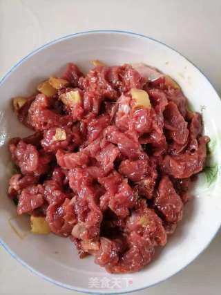 洋葱炒牛肉的做法步骤：3