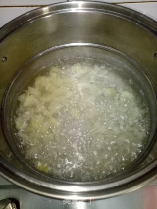 枣泥银耳粥的做法步骤：3