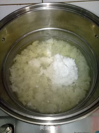 枣泥银耳粥的做法步骤：4