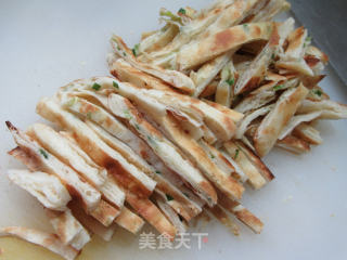 大白菜炒烧饼的做法步骤：2