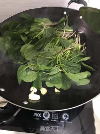 蒜末菠菜的做法步骤：2