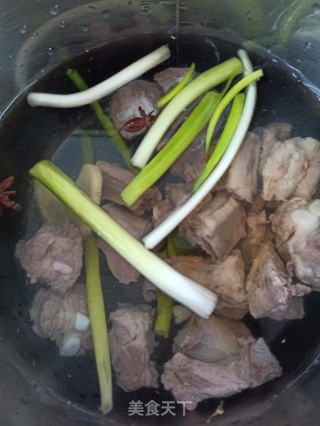 山药排骨汤的做法步骤：2