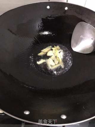 腊肉烧大蒜的做法步骤：1